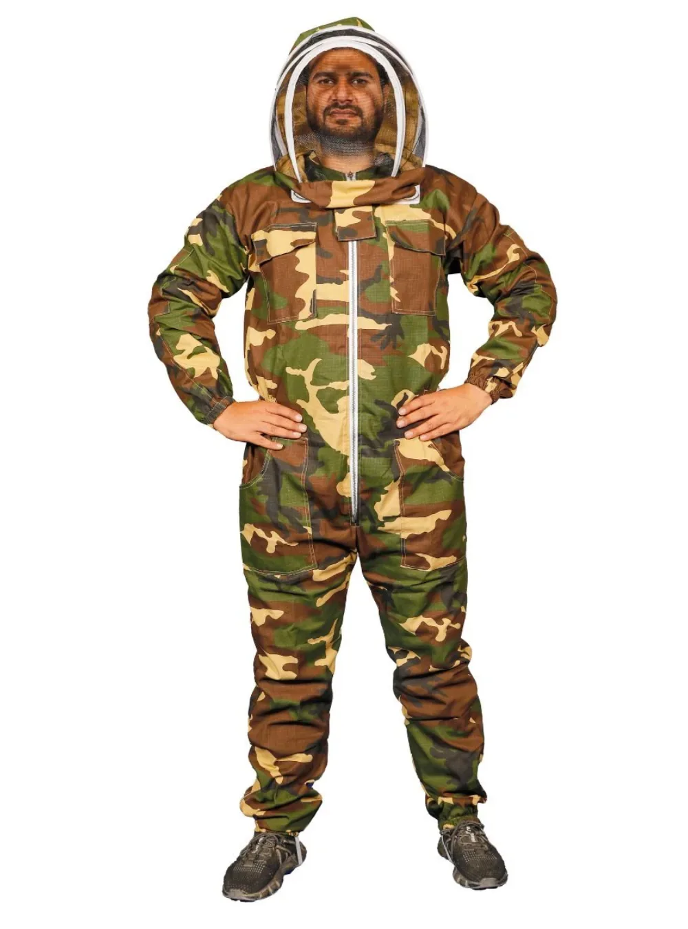 Camouflage ventilated mesh bee suit as an alternative to a white beekeeping suit
